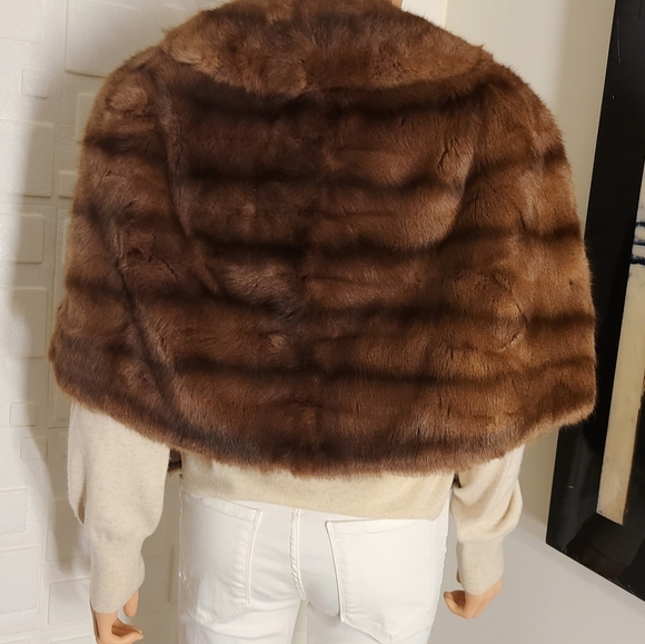 Rothschild Fur Caramel Shawl - Picture 4 of 5